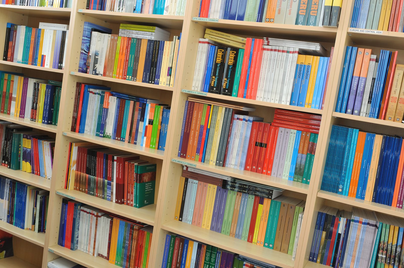 Des Moines Book Clubs Thrive Through Libraries and Independent Bookstores